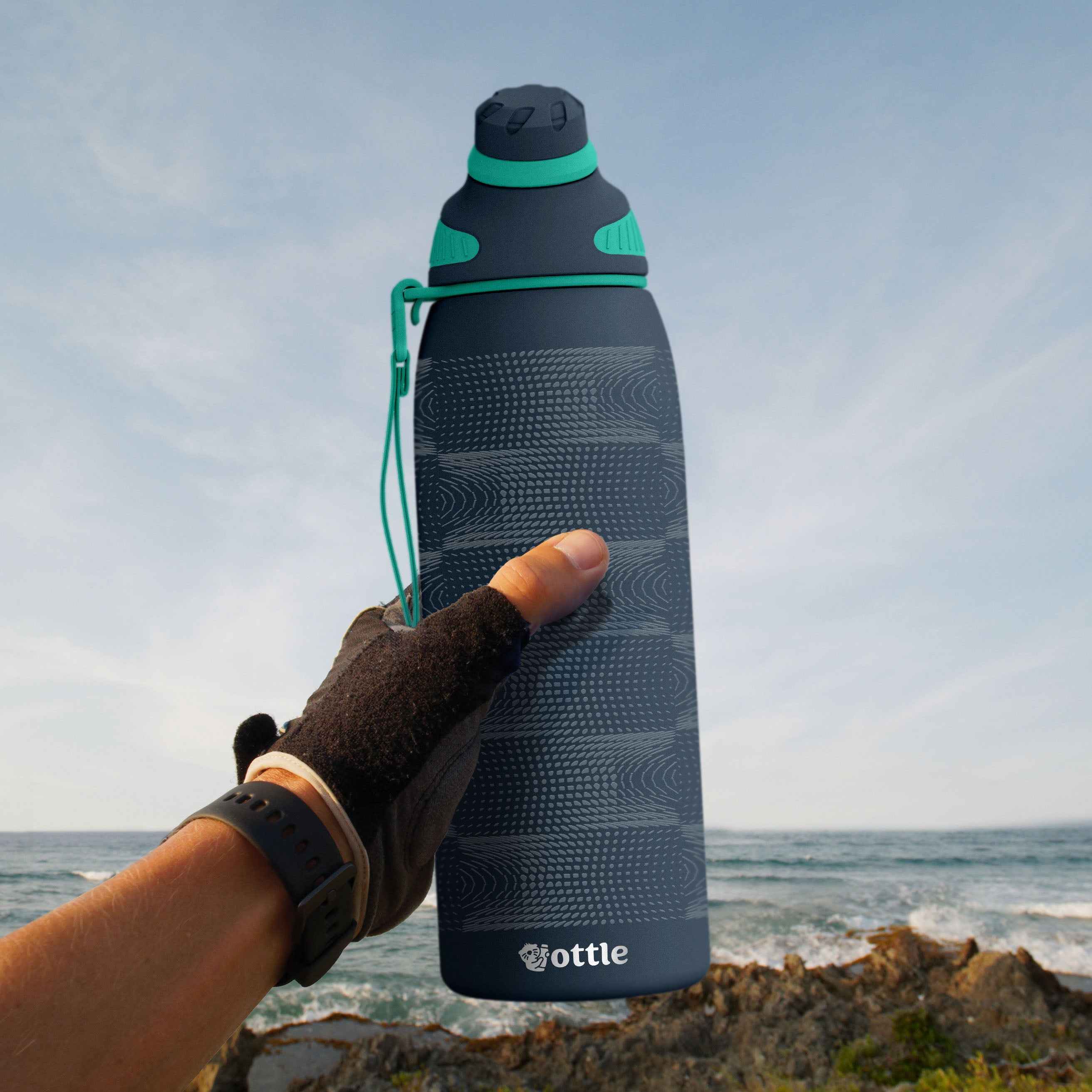 Halftone Flow 34 oz Water Bottle